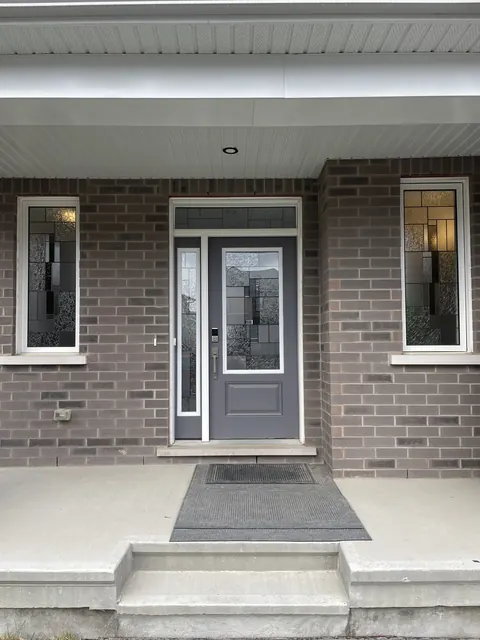 House front with decorative window glass matching the front door glass, Ottawa