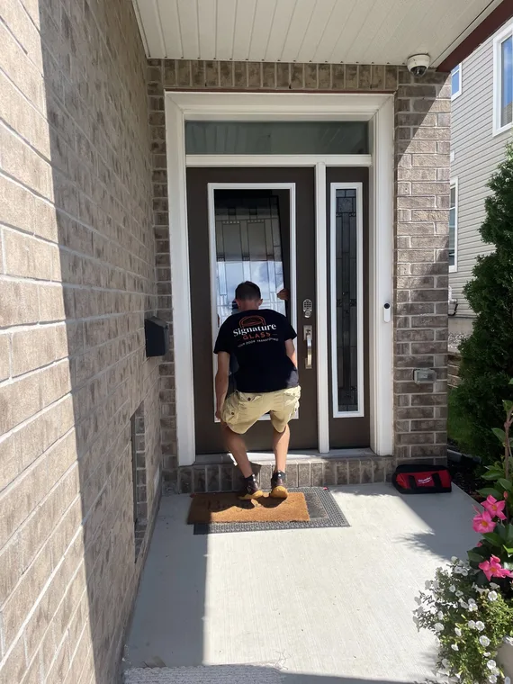Signature Glass team installing a door glass insert in Orléans